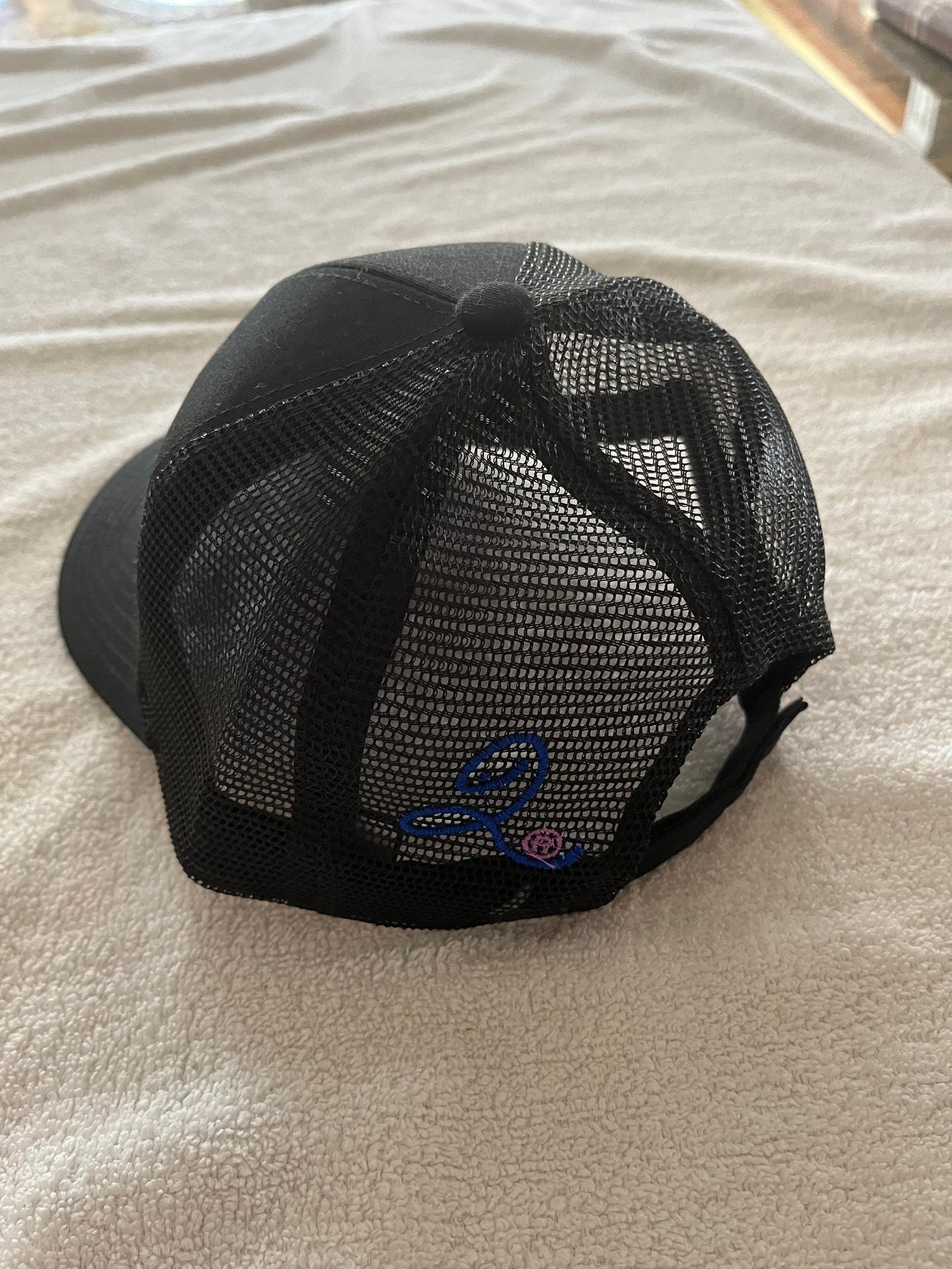 Mesh back caps